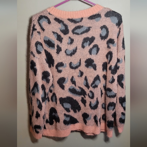 Mustard Seed Women's medium Fuzzy Knit Leopard Pullover Sweater Pink Rose - Picture 3 of 5